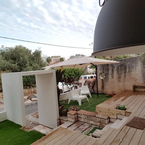 Quiet Garden, hotel in Rishon LeẔiyyon