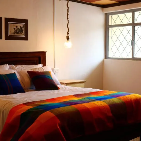 Hospedaje Los Ponchos，位于奥塔瓦洛的酒店