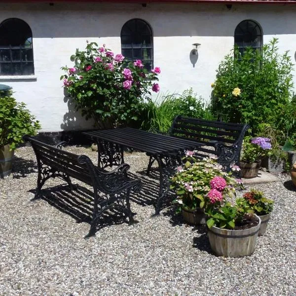 Gård, hotel in Borre
