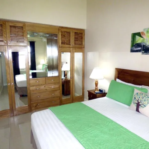 Beach One Bedroom Suite A29, hotel v mestu Ocho Rios