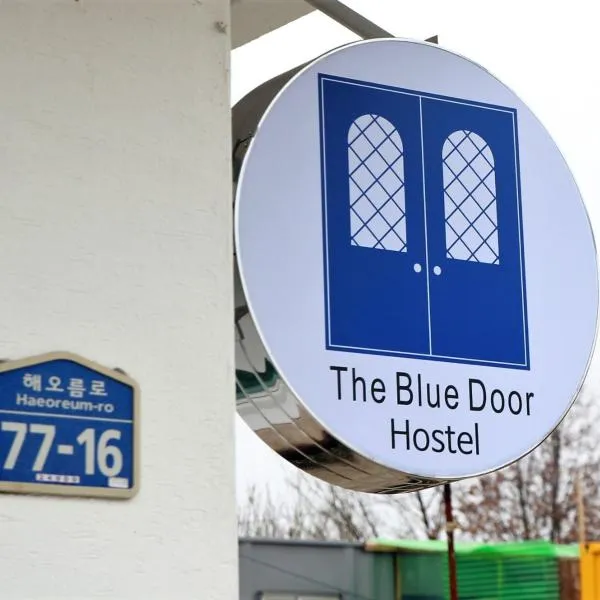 Blue Door Hostel Guesthouse, ξενοδοχείο σε Σόκο