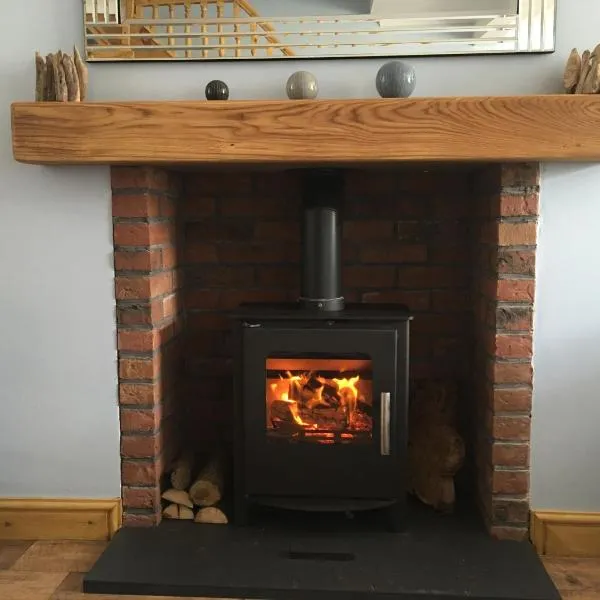 Waters Edge, hotel in Penclawdd