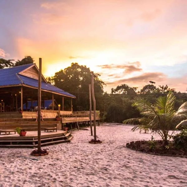 Nest Beach Club, hotel v mestu Koh Rong Island