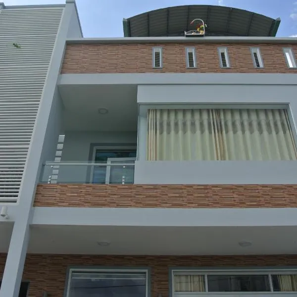 Nhà Nghỉ HOA LÝ, hotel in Chau Doc