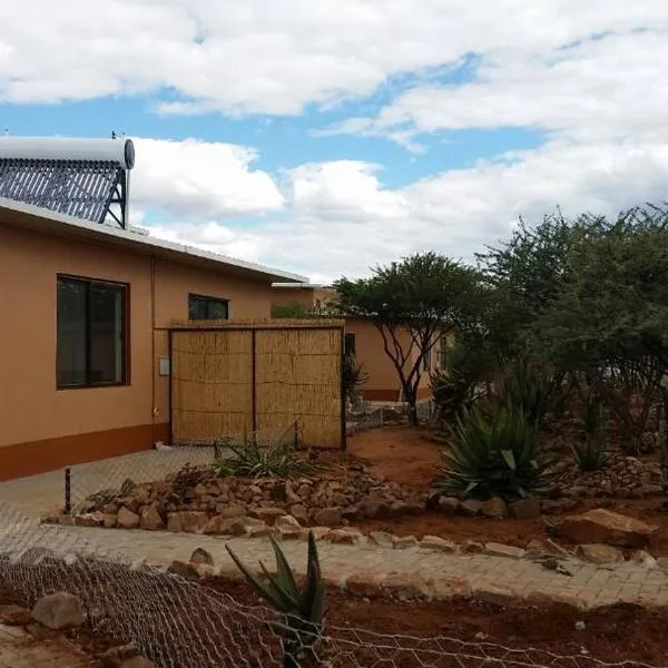 Cheetah View Lodge, hotel in Otjiwarongo