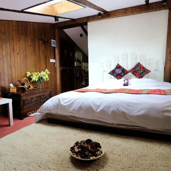 Shangri-La mid - mountain homestay, hotel a Shangri-La