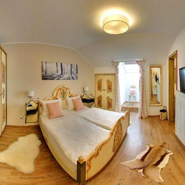 Gasthof Alter Wirt、ベルナウ・アム・キームゼーのホテル