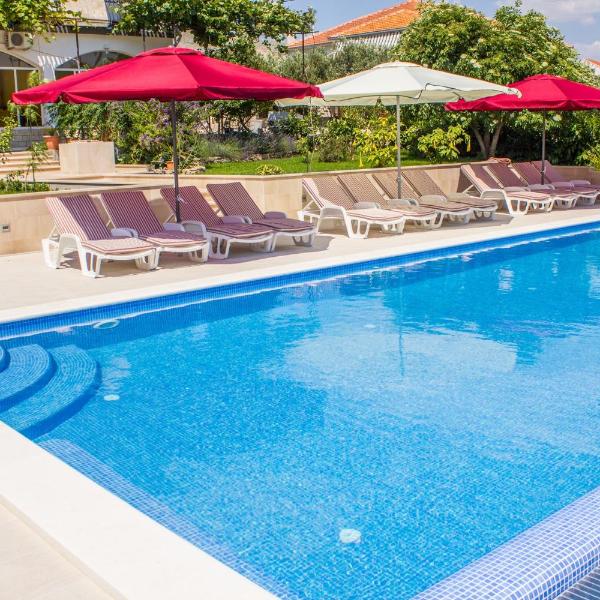 Apartments in Seget Donji 7429