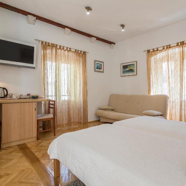 Carrara Accommodation