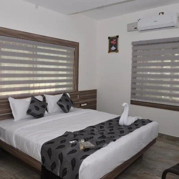 Suroor Tourist Home, hotel en Virajpet