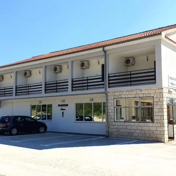 Rooms & Pansion Odmor, hotel in Rovanjska