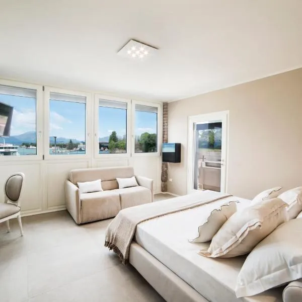 Riviera Carducci Rooms，位于佩斯基耶拉德加达的酒店
