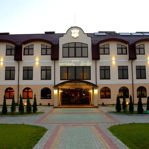 比斯特酒店兼餐厅，位于Dunaivtsi的酒店