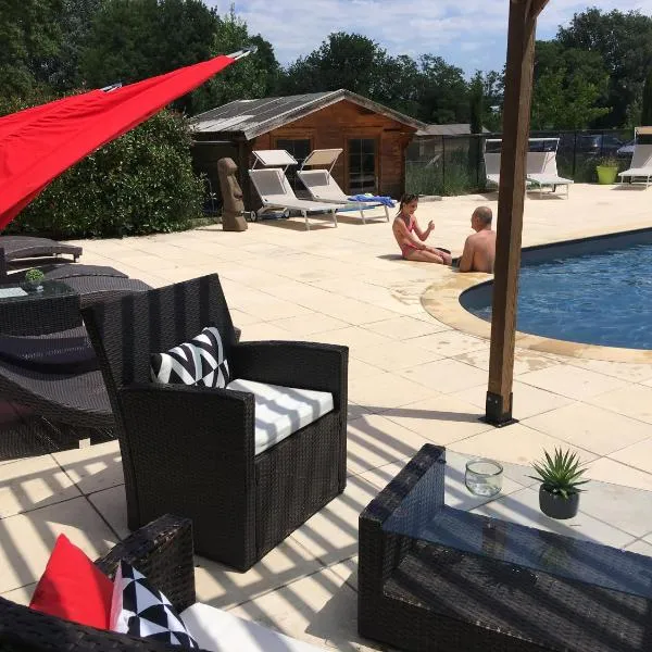 Logis Hôtel & Spa Déjeunez Sous L'Arbre, hotel v destinácii Rousset