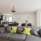 Stunning Contemporary Apartment - Free Parking - 5 Minute Walk To The Beach - Great Location - Fast WiFi - Smart TV With Netflix Included - Contractor Friendly - Perfect For Short and Long Stays Bournemouth - Photo 1