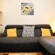 Yellow apartment few steps from metro, Praha - Fotografie 8