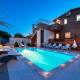 Stylish & luxury villa with pool, biliard, extra pool heating available - WiiBuk Pula - Foto 1