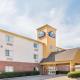 Days Inn & Suites by Wyndham Dallas - Foto 1