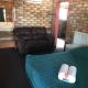 Miles Outback Motel, Miles (foto 9)