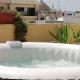 Studio apartment with private terrace, Jacuzzi & views Mosta - Foto 1