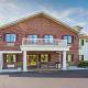 Econo Lodge Inn & Suites