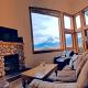 Downtown Loft, Mountain Views, Fireplace, Couple's Retreat, Walker's Paradise, Canmore