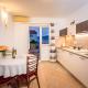 Apartment Leut with spacious terrace and sea view, Slatine (fotografie 8)