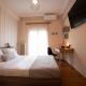 COZY APT NEXT TO METRO AND CLOSE TO ACROPOLIS!, Athen - Foto 1
