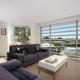 Awesome Downtown Location - park the car and walk to everything ! Mount Maunganui - Photo 1