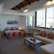 Spacious & Modern Studio Apartment Near the Airport, Glyka Nera