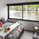 Houseboat Amsterdam - Room with a view