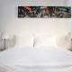 Central 2-Bedroom Apartment with Rooftop Access! EP9G, Athen - Foto 7