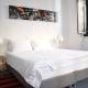 Central 2-Bedroom Apartment with Rooftop Access! EP9G, Athen - Foto 3