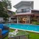 EL Lodge by StayVista - Pool, lawn, and a charming gazebo for your perfect getaway, Lonavla - Foto 1