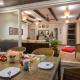 EL Lodge by StayVista - Pool, lawn, and a charming gazebo for your perfect getaway, Lonavla - Foto 7