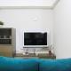 1BR with Extra Balcony The Oasis Cikarang Apartment By Travelio - Fotografie 9