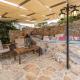 Stone Built Villa Galatia, Poolside & Perfect View, Karés (Foto 10)