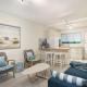 A cozy Palm Cove unit 3 with a private garden