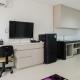 Modern City View Studio Apartment at Tuscany Residences By Travelio, Ciater-tengah - Fotografie 3