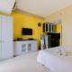 Modern and Comfy Studio Tamansari Sudirman Apartment By Travelio, Giacarta - Foto 4