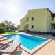 Beautiful villa Rampic with private pool near the beach in Fazana, Fažana (fotografie 3)