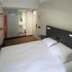 easyHotel Rotterdam City Centre - Photo 7
