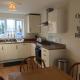 New and Comfortable with Parking, Andover (Foto 3)