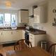 New and Comfortable with Parking, Andover (Foto 4)