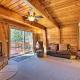 Cabin with Deck and Hot Tub Walk to Big Bear Lake! Fawnskin - Foto 1
