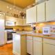 Charming Saugatuck Condo with Private Deck and Grill! - Foto 10