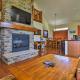Updated Granby House with Loft, Pool Access and More!, Granby (foto 2)