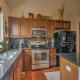 Updated Granby House with Loft, Pool Access and More!, Granby (foto 8)