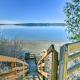 Cozy Beachouse View and Deck, Steps from Skagit Bay, La Conner