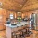 Luxe Cabin with Hot Tub on 5 Acres in Pearcy!, Pearcy (foto 7)